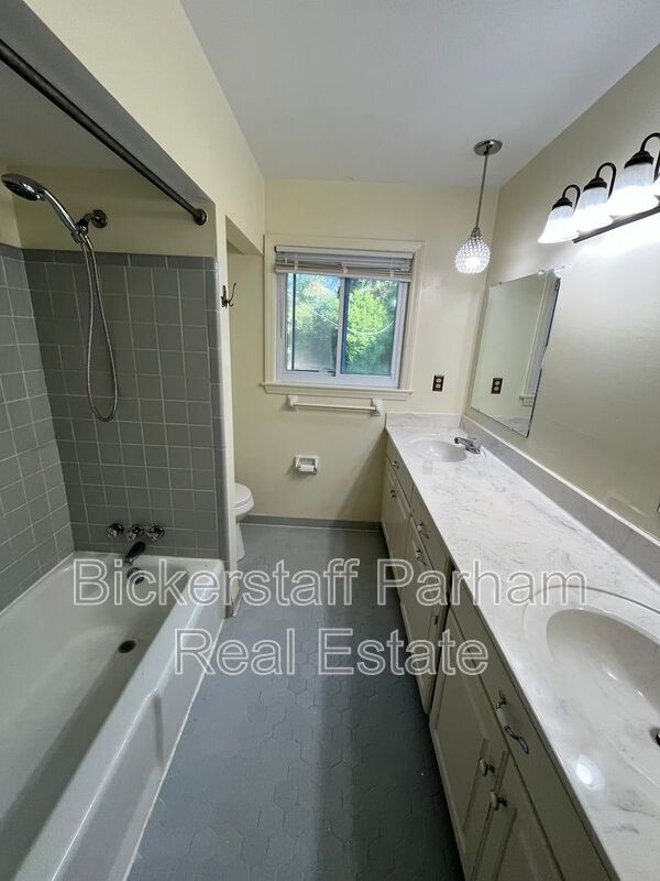 Building Photo - 4027 Canady St