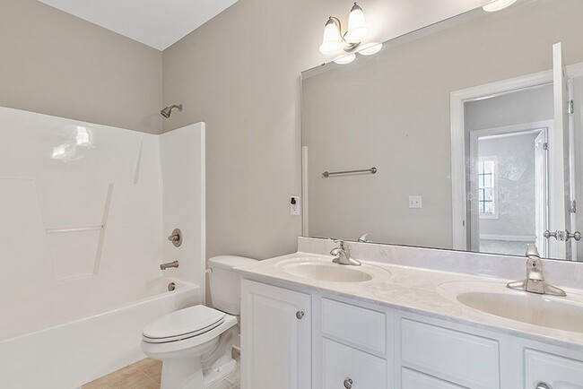 Building Photo - 3 Bed, 2.5 Bath Townhome in the heart of D...