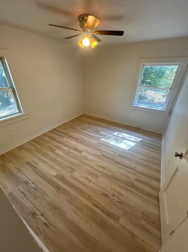 Building Photo - 2844 Toluca Ave
