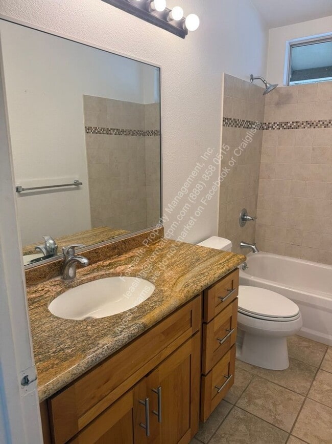 Building Photo - 91-1047 Pohahawai Place