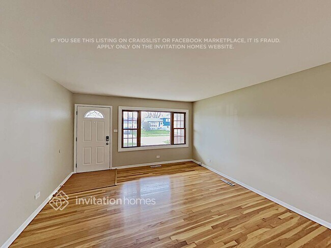 Building Photo - 15447 David Ln