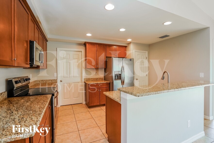 Building Photo - 2409 NW 9th Ave