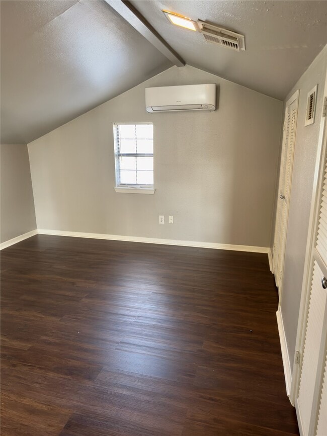 Building Photo - 22 Sue Ln