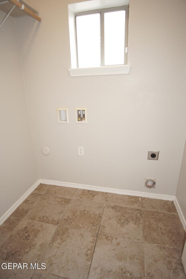 Building Photo - 14206 Otter Point Ct