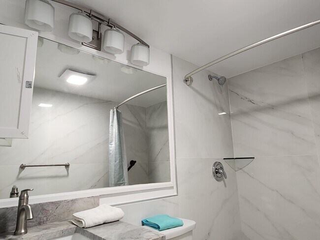 Building Photo - 106 Suffolk C