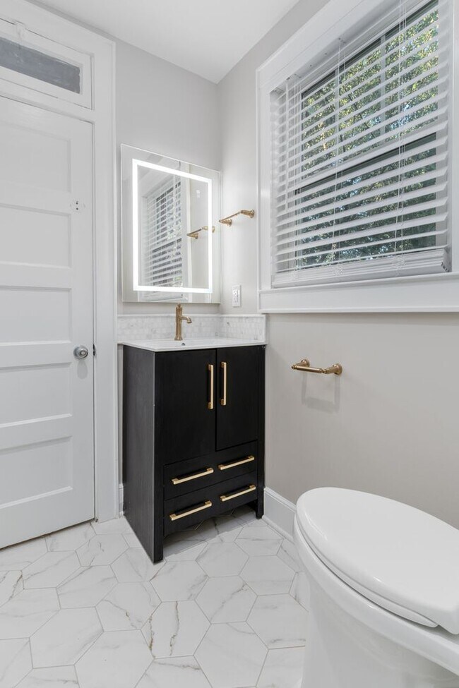 Building Photo - Live in the Heart of Shandon – Stylishly R...