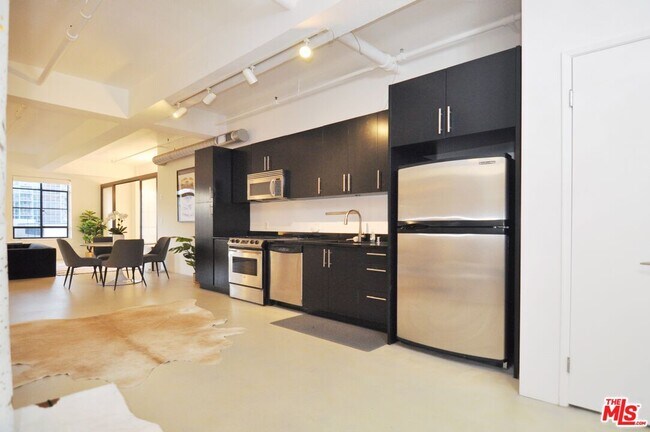 Building Photo - 849 S Broadway
