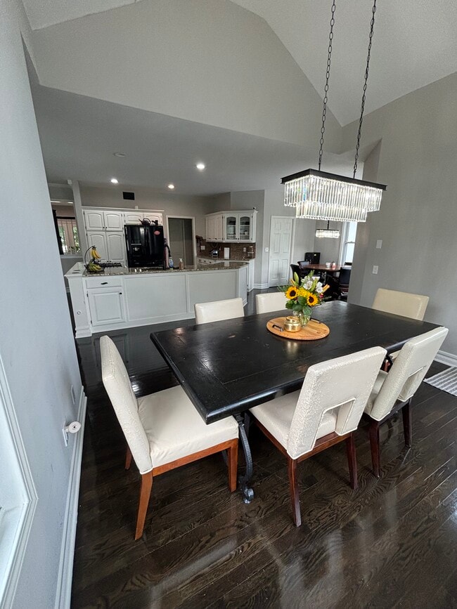 Building Photo - 4320 SW Gull Point Dr