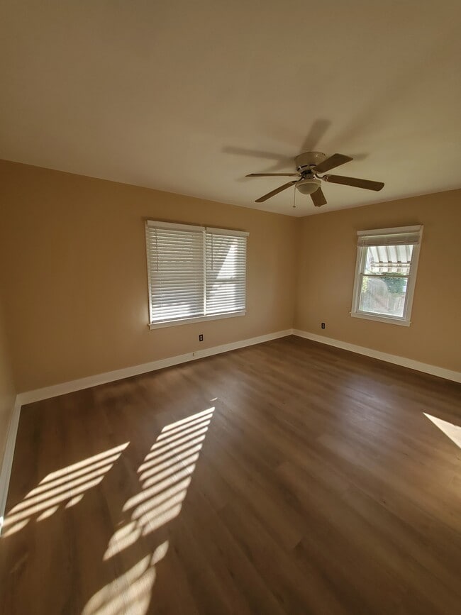 Building Photo - 103 S Ardmore Ave