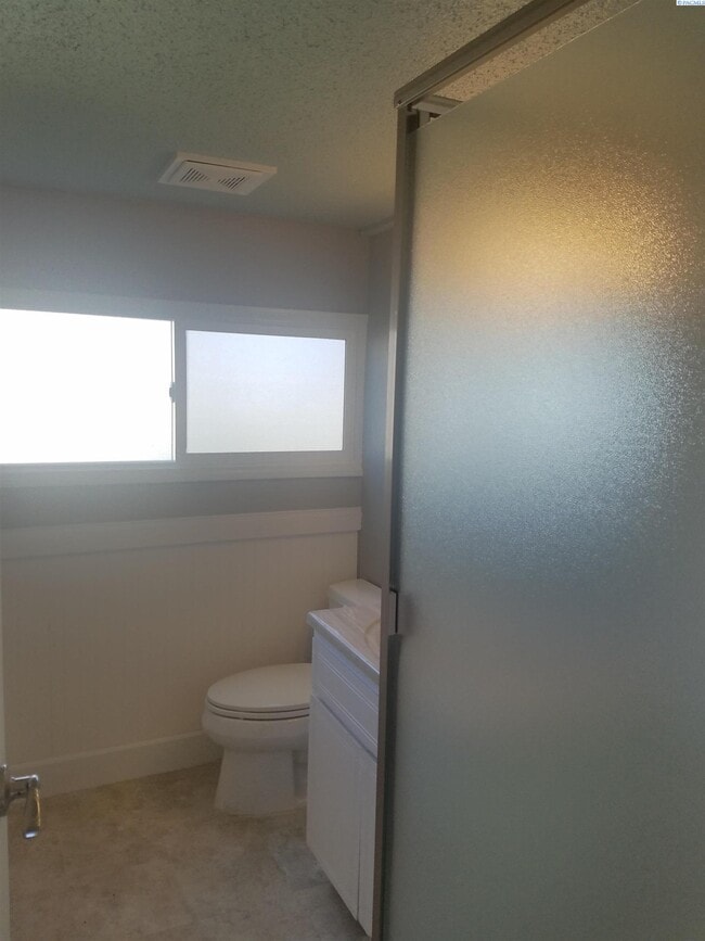 Building Photo - 905 Winslow Ave