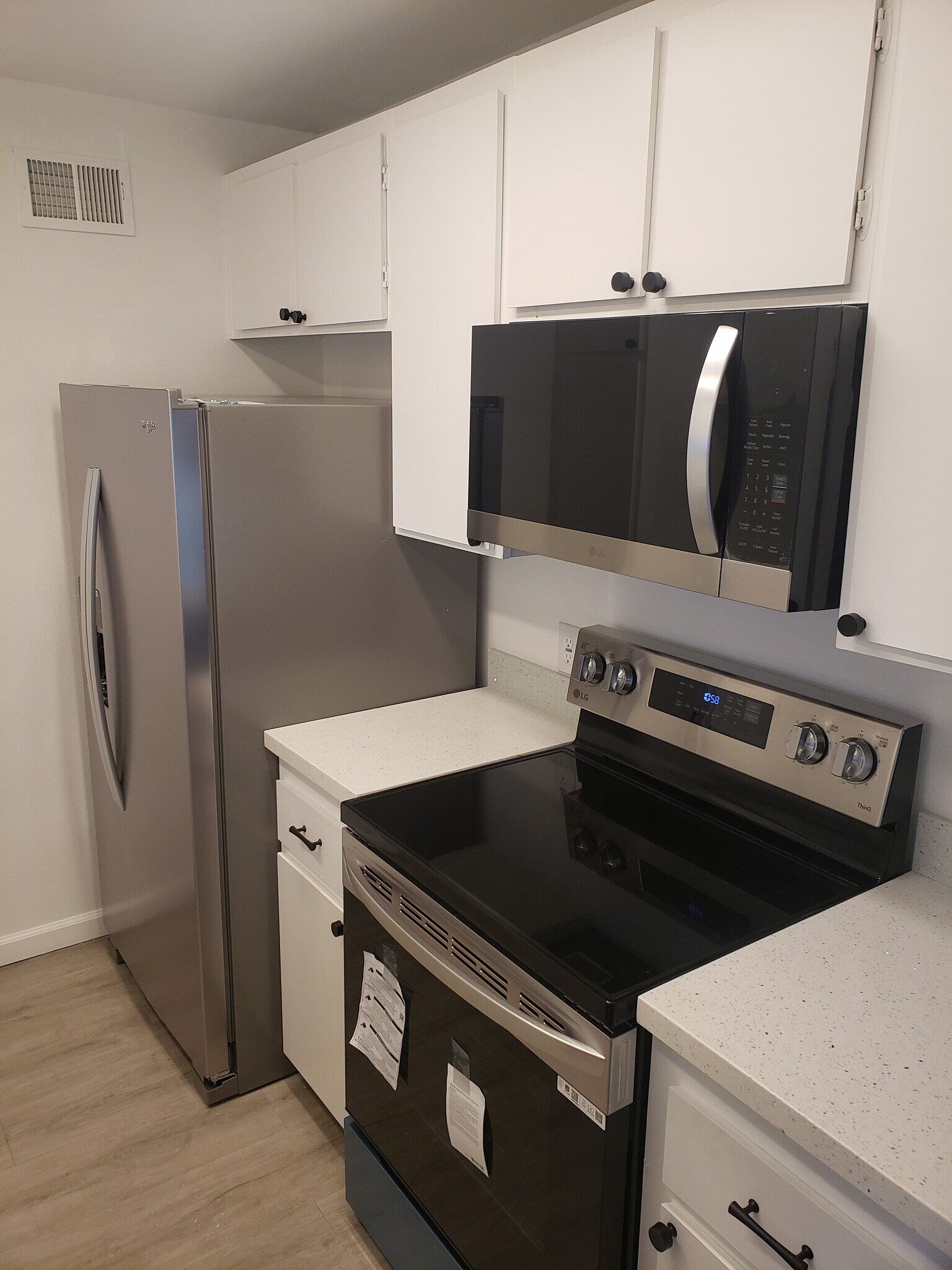 Building Photo - 2323 Huntington St