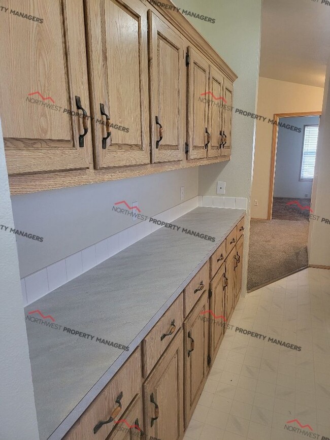 Building Photo - STATUS: AVAILABLE   | R80h | $1595.00