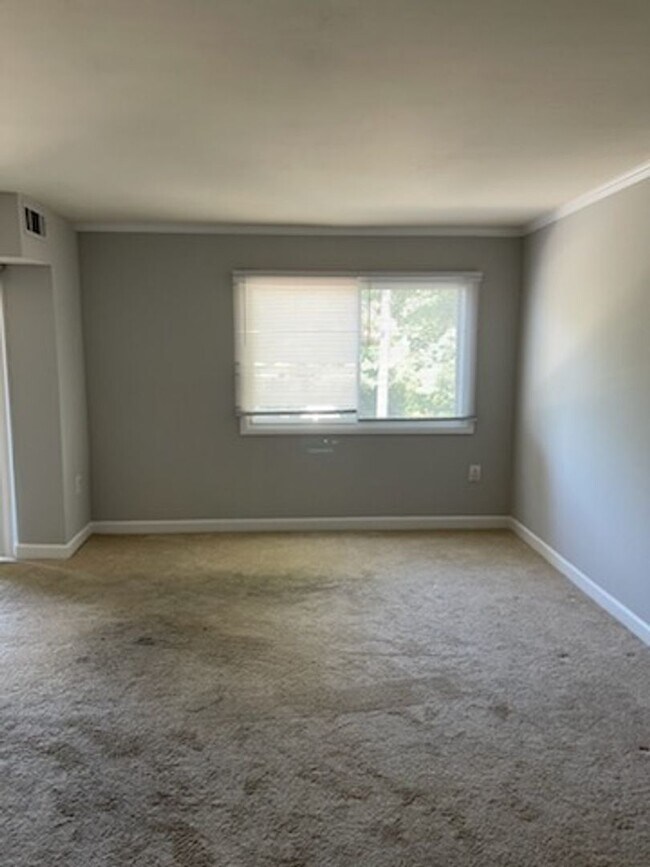 Building Photo - 1600 Renate Dr