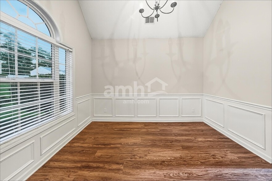 Building Photo - 1759 Maxey Ln