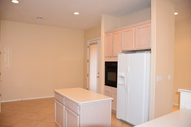 Building Photo - 2057 King Mesa Dr