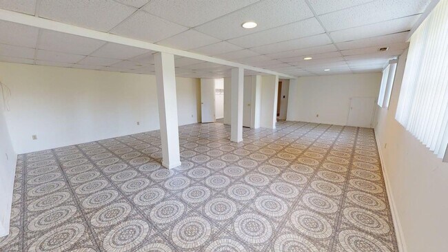 Building Photo - 975 Murray Ln