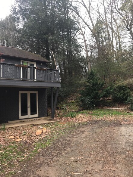 Unit has upstairs and downstairs patio. - 304 Iron Ridge Loop