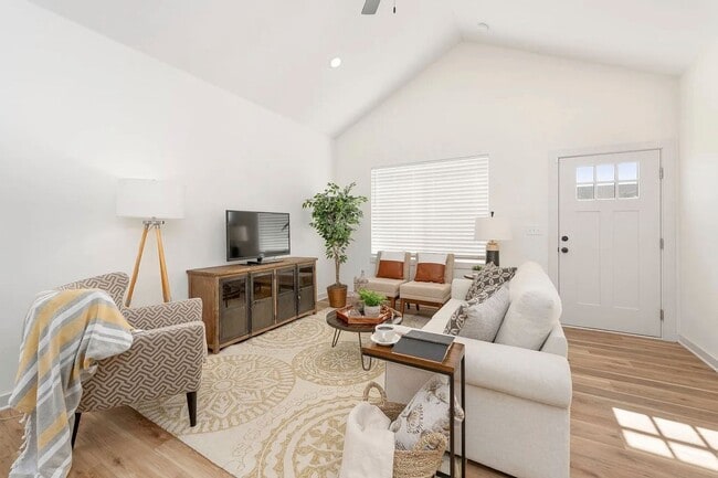 Building Photo - 2114 W Elk Rdg Ave