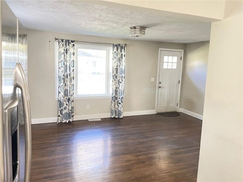 Building Photo - 2617 E 6th St