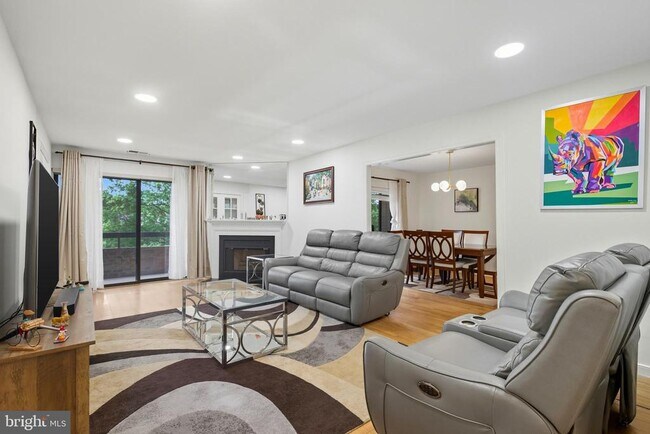 Building Photo - 11430 Strand Dr