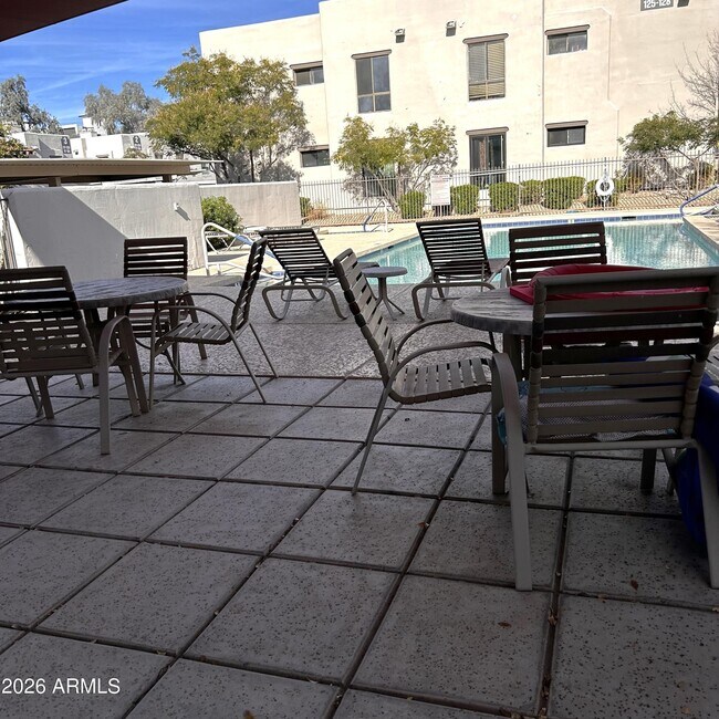 Building Photo - 7300 N Dreamy Draw Dr