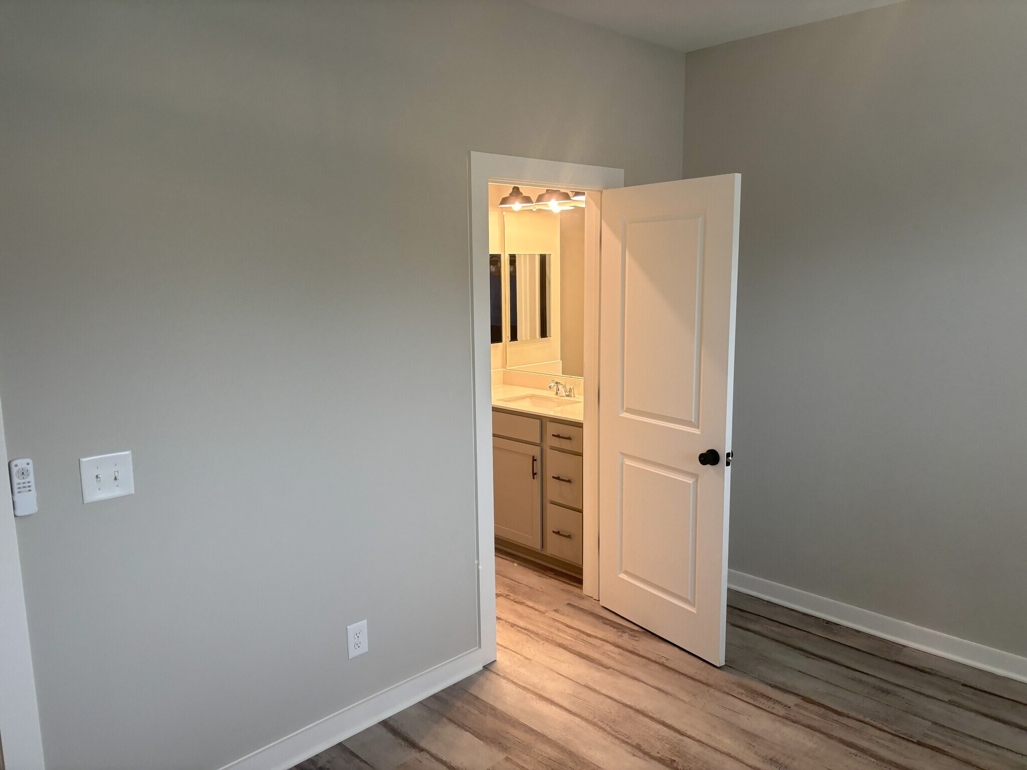 Building Photo - 439 Hobbs Ave