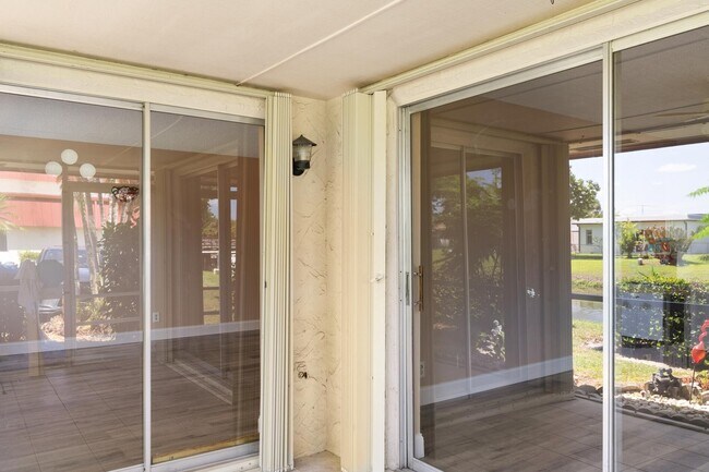 Building Photo - 12015 Greenway Cir S