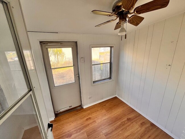 Building Photo - 613 Lehigh Ave