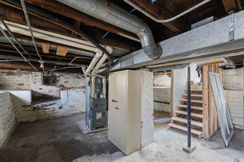 Building Photo - 1702 Logan Ave