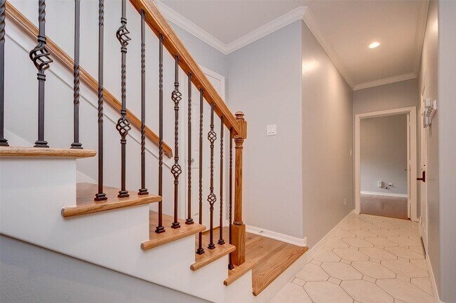 Building Photo - 1708 Utah St