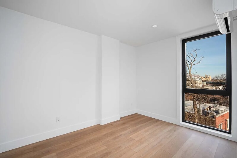 Building Photo - 23-33 Astoria Blvd