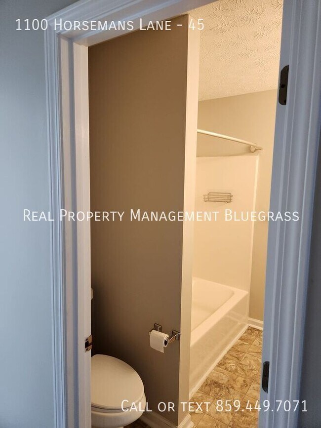 Building Photo - 1100 Horsemans Ln