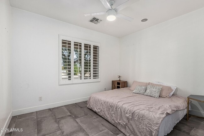 Building Photo - 3777 E Vallejo Dr