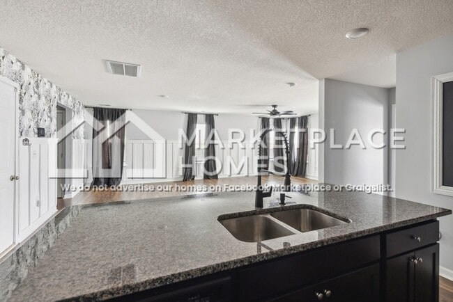 Building Photo - 216 Belle court