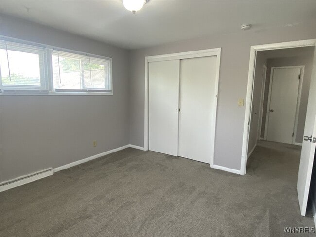 Building Photo - 5846 Sheridan Dr
