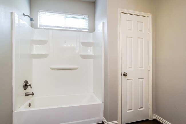 Building Photo - 2818 Mesquite Ridge Dr