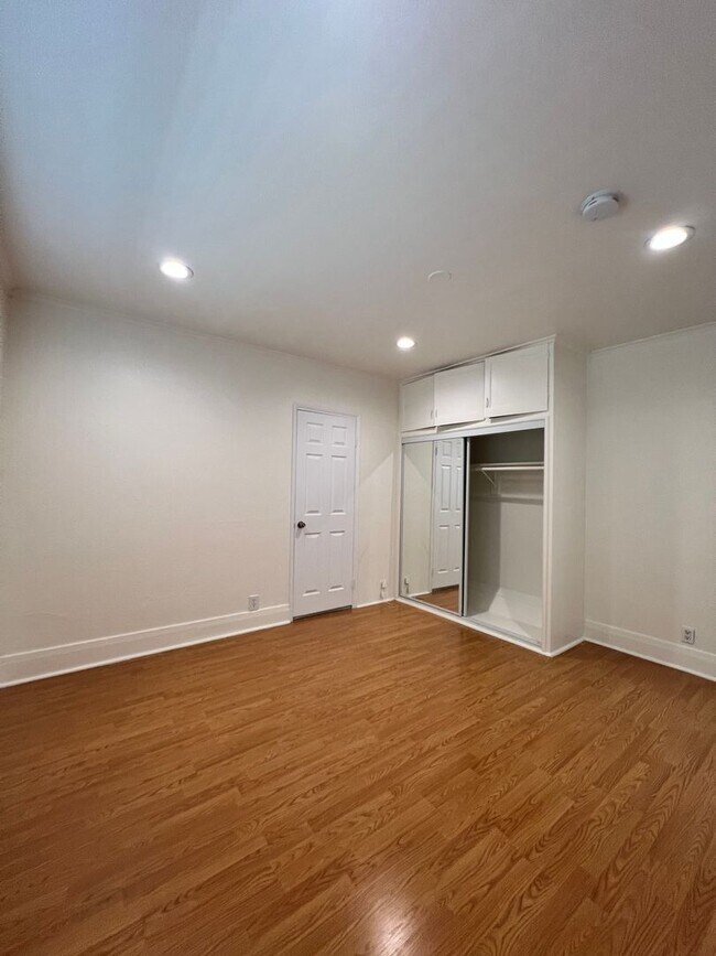 Building Photo - 711 Maltman Ave