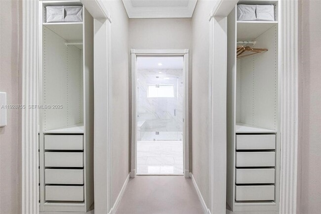 Building Photo - 1033 Almeria Ave