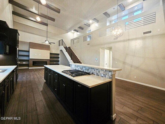 Building Photo - 13185 Tiverton Rd