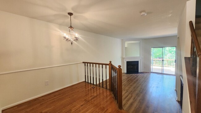 Building Photo - Convenient Location and Great Price!
