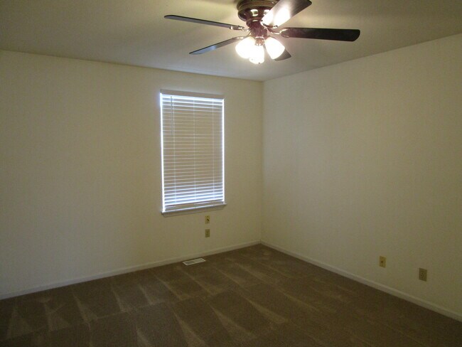 Building Photo - 2406 Calder Ct