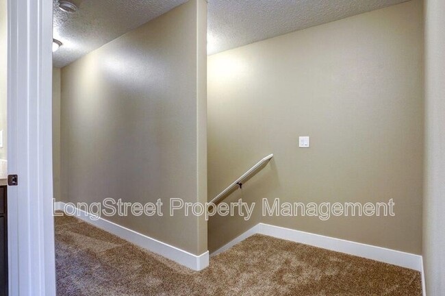 Building Photo - 484 S Monmouth Ave