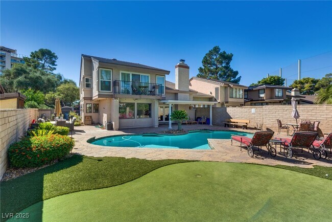 Building Photo - 840 Pinehurst Dr