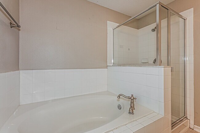 Building Photo - 2126 Hunters Greene Dr