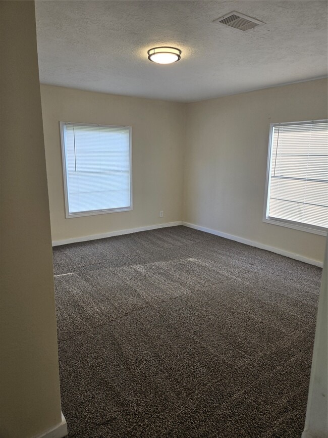 Building Photo - 2216 3rd St