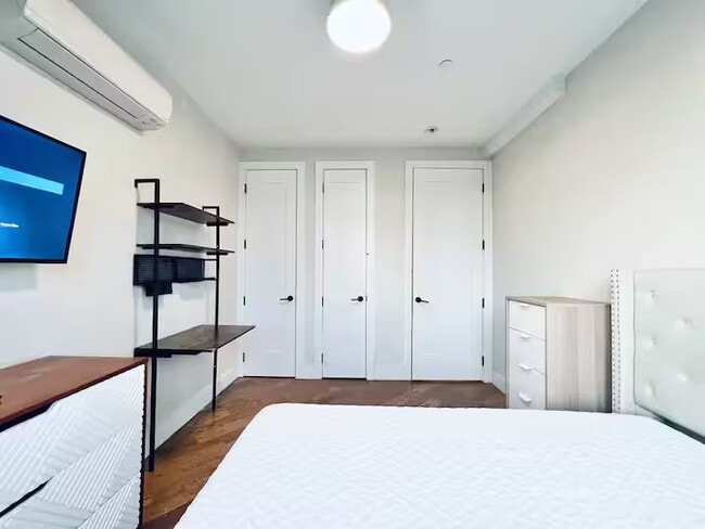 Building Photo - 289 Fenimore St