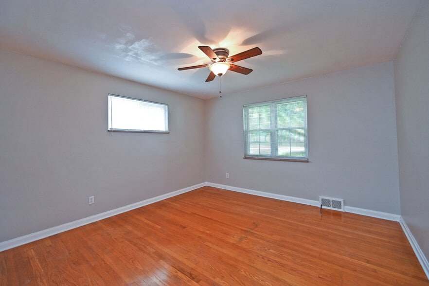 Building Photo - 5275 Cleves Warsaw Pike