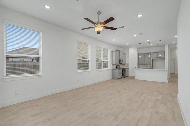 Building Photo - 21138 Garden Palm Dr