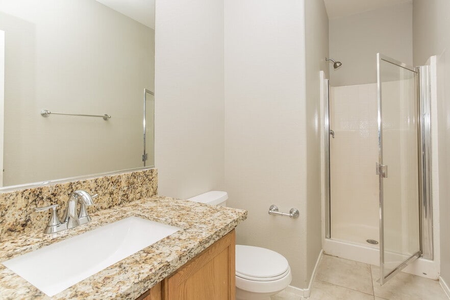 Building Photo - 3752 Hollycroft Dr