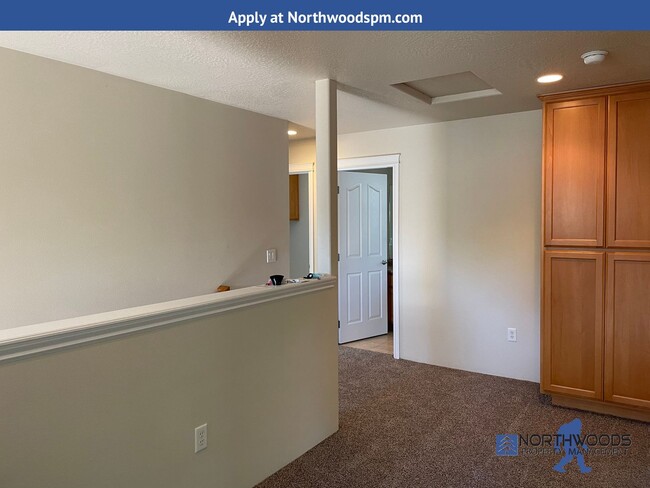 Building Photo - Beautiful 2 Story Home 3 Bdm/2.5 Bath in Q...